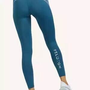 Peloton Essential Capri Active  leggings Size Large